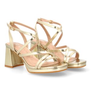 Sandalia de tacón con tiras cruzadas dorada