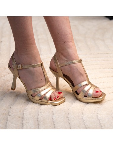 Sandalias de Tacón con Tiras Cruzadas Color Oro 2 Sandalias de Tacón con Tiras Cruzadas Color Oro - Imagen 2