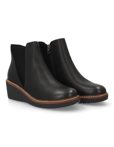 Botín Negro con Cuña y Elástico Lateral 1 Botín Negro con Cuña y Elástico Lateral