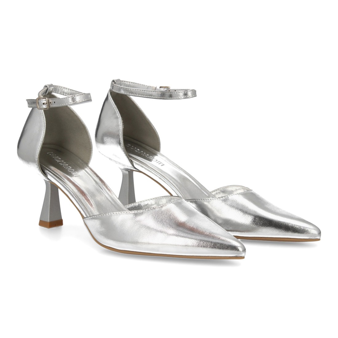 Zapatos de Tacón en Color Plata con Pulsera al Tobillo Acabado Metalizado 1 Zapatos de Tacón en Color Plata con Pulsera al Tobillo Acabado Metalizado