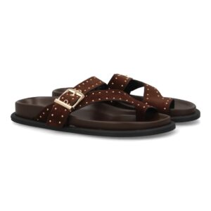 Sandalias Planas Marrones con Tiras Cruzadas y Hebilla Decorativa