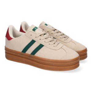 Zapatillas Beige con Franjas Verdes y Detalles en Rojo