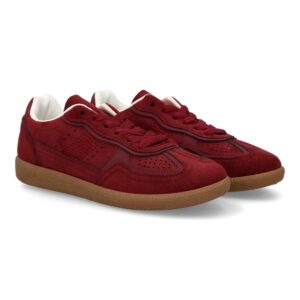 Zapatilla deportiva de serraje burdeos para mujer