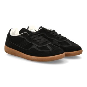 Zapatilla de serraje negra con suela caramelo clásica